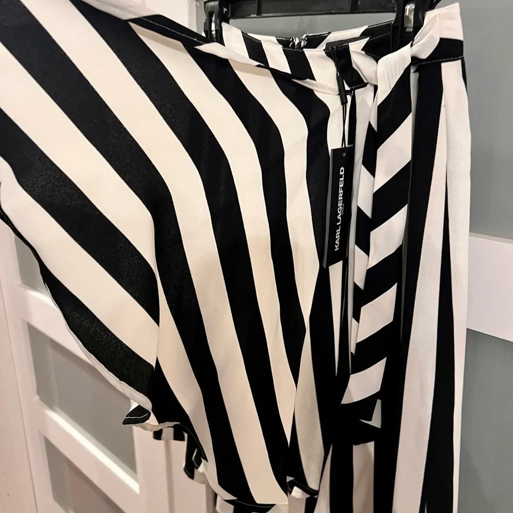 𝅺karl LAGERFELD  black and white stripped skirt. Size 2. NWT - Picture 3 of 6